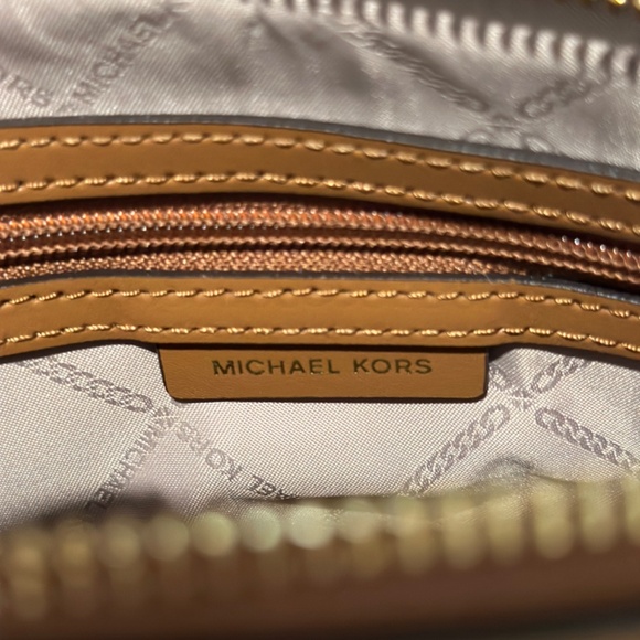 BNWT Michael Kors Logo Zip Dome Crossbody Bag - Picture 7 of 9